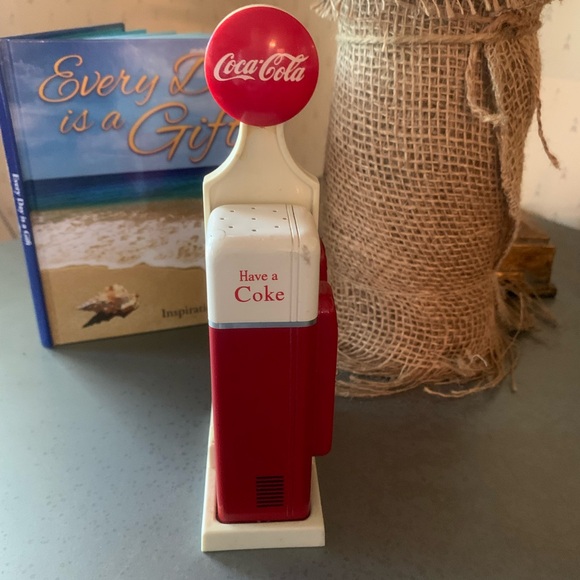 COCA COLA vending machine, gas pump SALT and PEPPER shakers. VINTAGE before 2000 - Picture 2 of 8